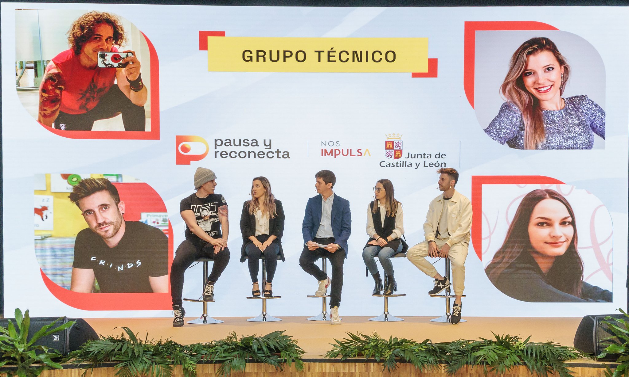 Influencers de Pausa y Reconecta reunidos en una charla de difusión